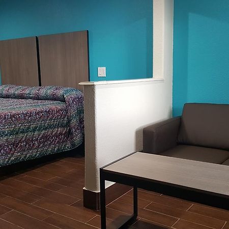 Moonlight Inn & Suites Jersey Village Room photo