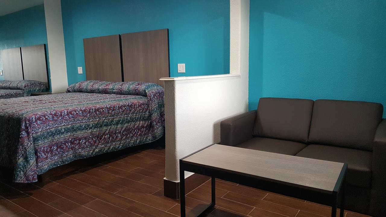 Moonlight Inn & Suites Jersey Village Room photo